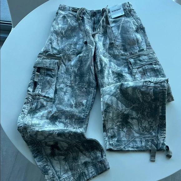 Abercrombie & Fitch Gray Camouflage Cargo Pants